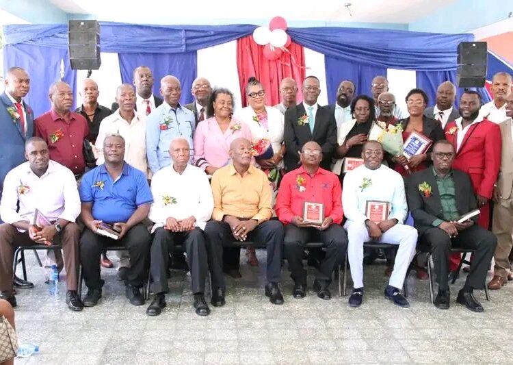 Le MENFP honore plus d’une vingtaine d’enseignants-correcteurs et cadres 1 Le MENFP honore plus d’une vingtaine d’enseignants-correcteurs et cadres