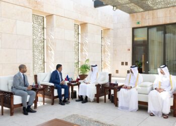 Rencontre entre Laurent Saint-Cyr et le Premier ministre du Qatar à Doha