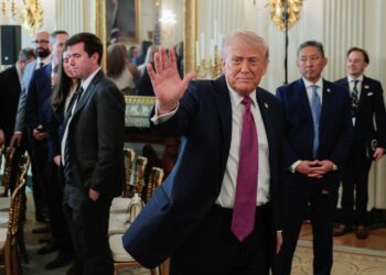 Trump sain et sauf après l'incident survenu lors du dîner des correspondants de la Maison blanche, un suspect arrêté