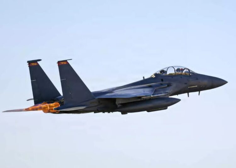 F-15 américain abattu en Iran : le pilote toujours recherché