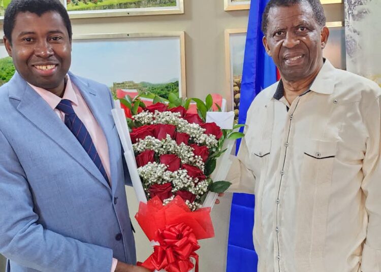 L’écrivain Dany Laferrière en visite en Haïti sur invitation de l’UEH 1 FB IMG 1783905779606 L’écrivain Dany Laferrière en visite en Haïti sur invitation de l’UEH