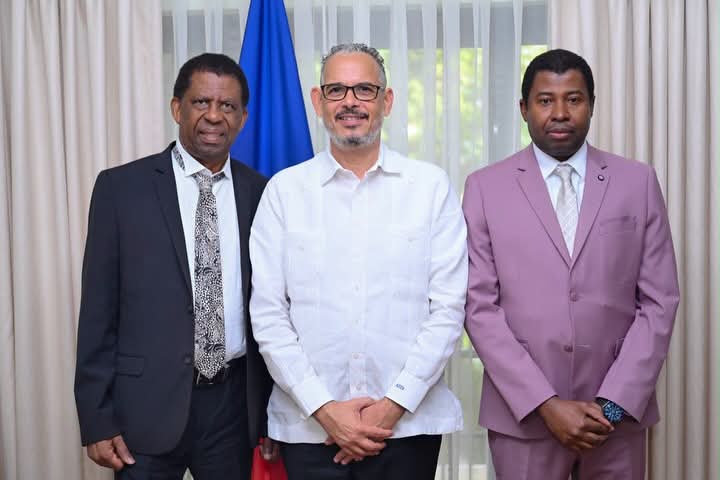 Le Premier ministre Alix Didier Fils-Aimé échange avec Dany Laferrière 2 FB IMG 1784224425561 Le Premier ministre Alix Didier Fils-Aimé échange avec Dany Laferrière