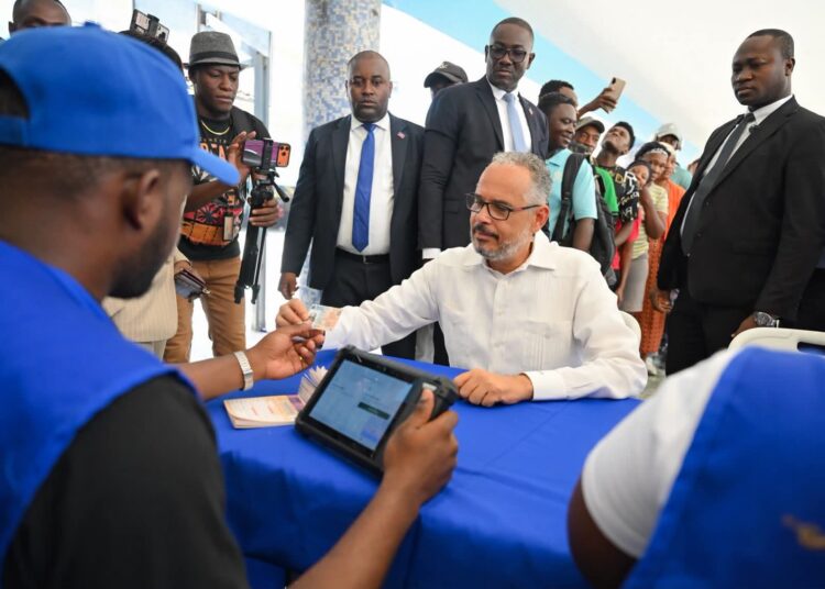 FB IMG 1785875758891 Le Premier ministre s'inscrit sur le Registre électoral et appelle les citoyens à faire de même